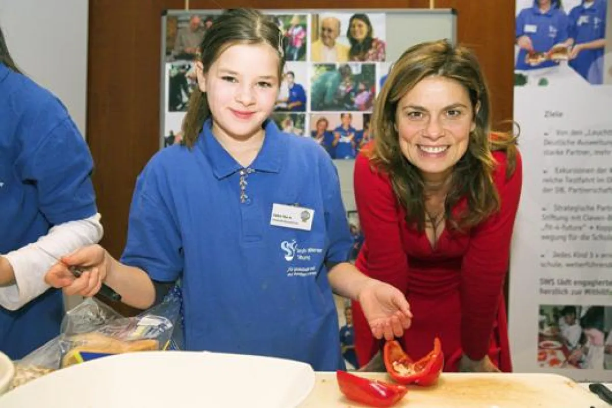 Sarah Wiener kocht mit Kindern