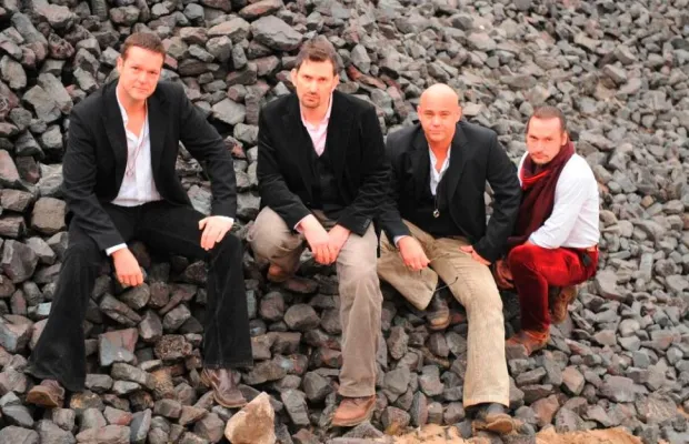 Leinen los für neue Band aus Hamburg. MANNSCHAFT präsentiert Debüt-Album „Kopf hoch“ im Hamburger Grünspan Bild: Leinen los für neue Band aus Hamburg. MANNSCHAFT präsentiert Debüt-Album „Kopf hoch“ im Hamburger Grünspan