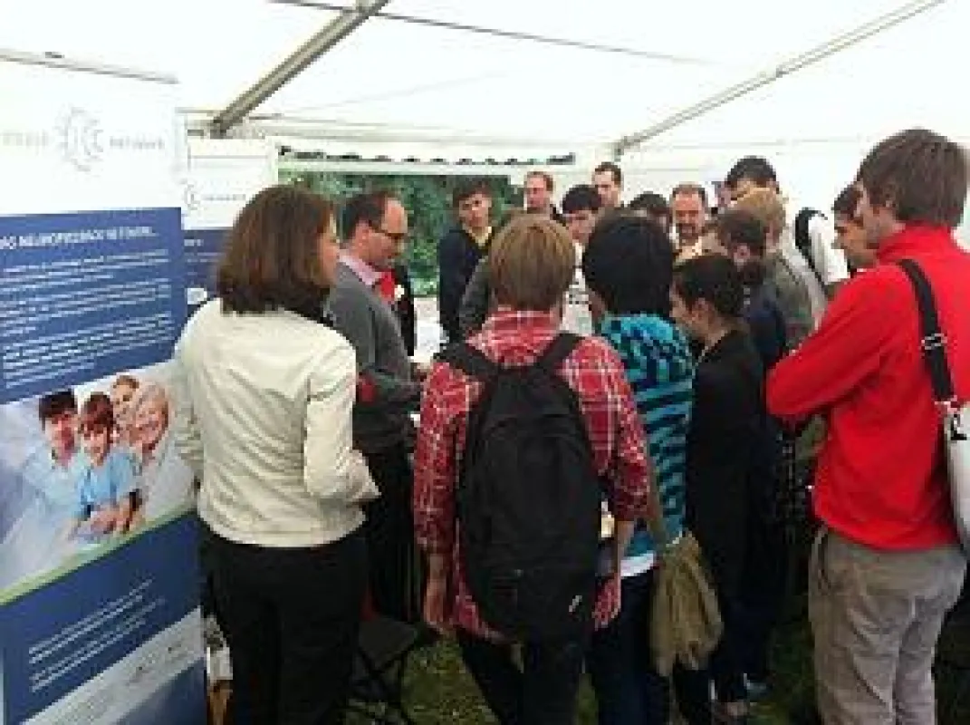 Besucher am Stand des Neurofeedback Netzwerk auf dem 19. Innovationstag Mittelstand des BMWi