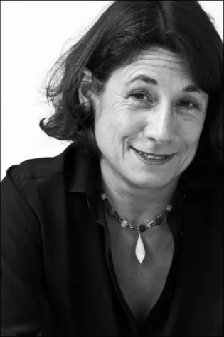 Bild: Der lange Schatten der Täter - Buchautorin Senfft im Lalu