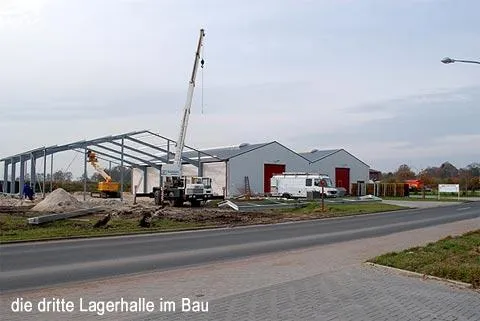Bild: Blumenkübel immer beliebter: Pflanzkübel-Versender AE Trade baut dritte Lagerhalle