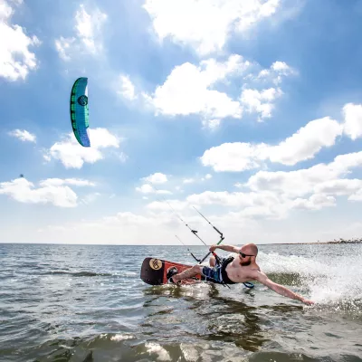 Bild: Kitesurfen lernen: Die wichtigsten Tipps und Reiseziele für Anfänger