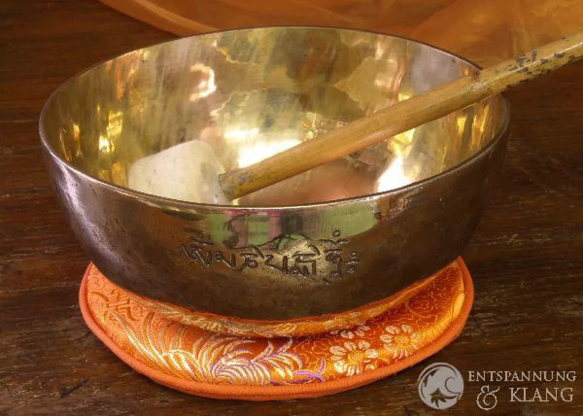 Klangschale - Beckenschale mit Mantra Gravur