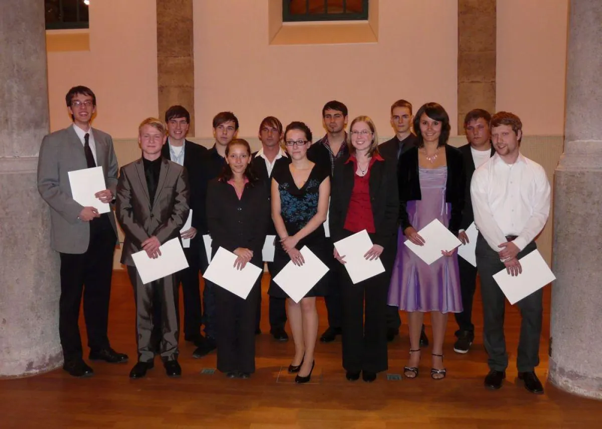 Die Wago-Stiftung ehrte ihre 13 besten Azubis 2010