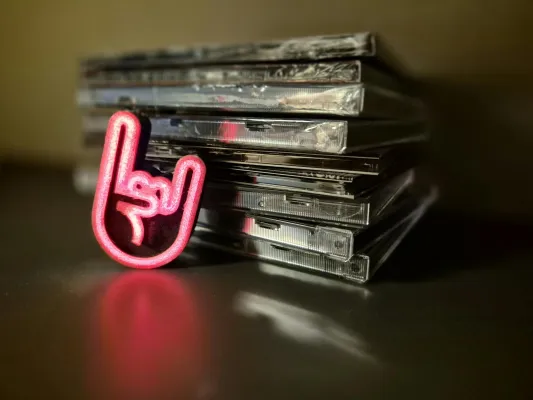 Bild: Vom Stream ins Regal: Wie das ikonische Quadrat die Musik wieder anfassbar macht