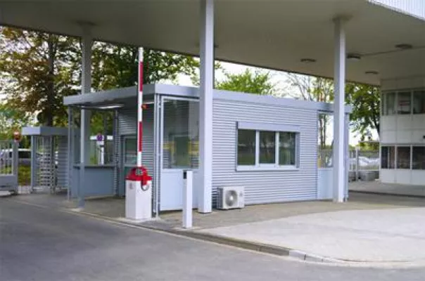 Bild: Heinkel Modulbau liefert Modulgebäude in Sondermaßen für den Werkschutz der Volkswagen AG, Salzgitter