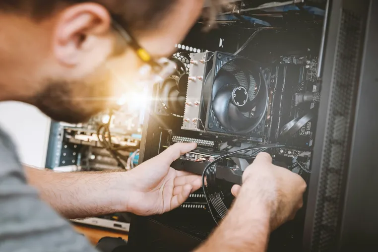 Ein Beruf mit Zukunft: Fachinformatiker für Digitale Vernetzung – geförderte Umschulung mit IHK-Abschluss Bild: Ein Beruf mit Zukunft: Fachinformatiker für Digitale Vernetzung – geförderte Umschulung mit IHK-Abschluss