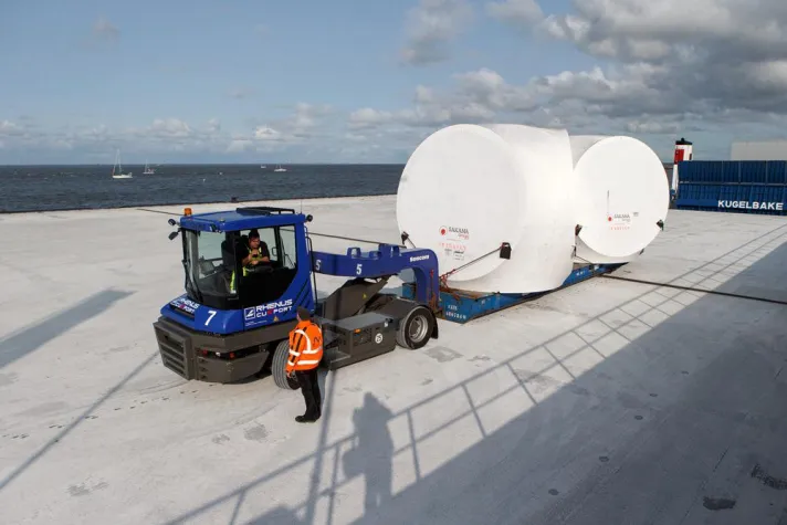 Bild: Cuxhaven: Das Deutsche Offshore- Industrie-Zentrum wächst weiter