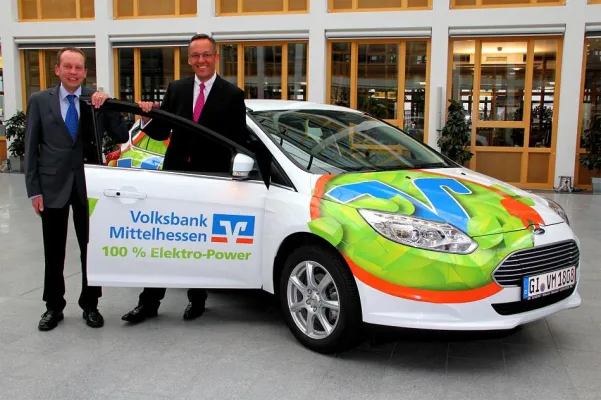 Bild: Volksbank Mittelhessen fährt jetzt mit 100 Prozent Elektro-Power