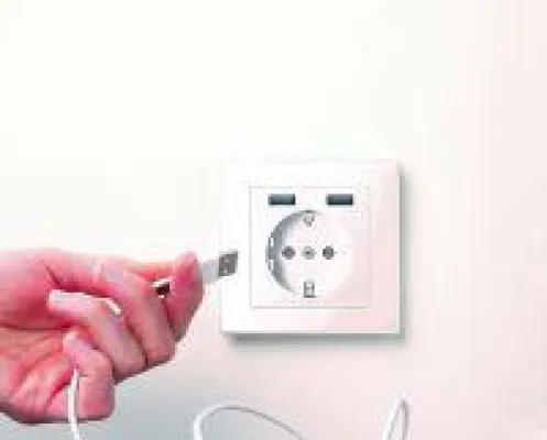 Bild: Merten präsentiert SCHUKO-Steckdose mit integrierter USB-Lademöglichkeit