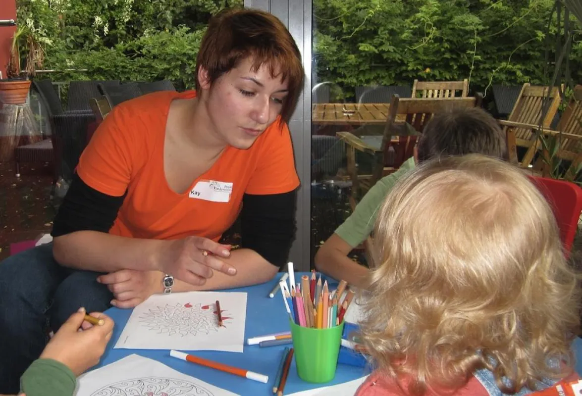 Kay Lerch bei der Kinderbetreuung auf einem Event (Quelle: Proki Kinderevents)