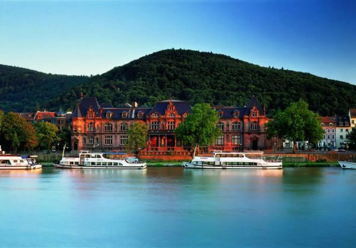 Und wieder geht ein Konferenzschiff vor dem Kongresshaus vor Anker. Foto:©Heidelberg Marketing