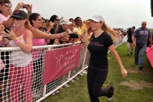 Fergie als Stargast beim „AVON Walk for Breast Cancer“ in Santa Barbara Bild: Fergie als Stargast beim „AVON Walk for Breast Cancer“ in Santa Barbara