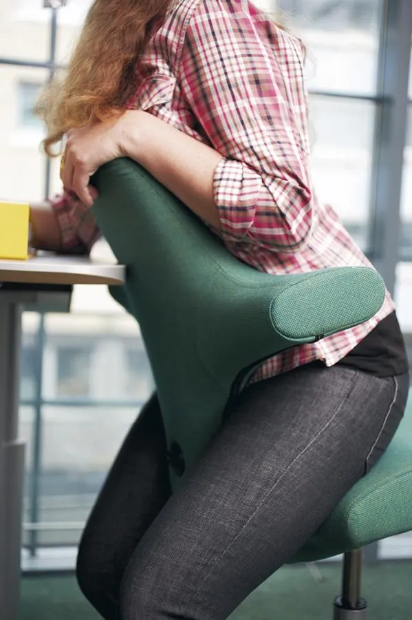 Mit durchdachten Sitzlösungen wie dem HÅG Capisco kommt Bewegung ins Sitzen.