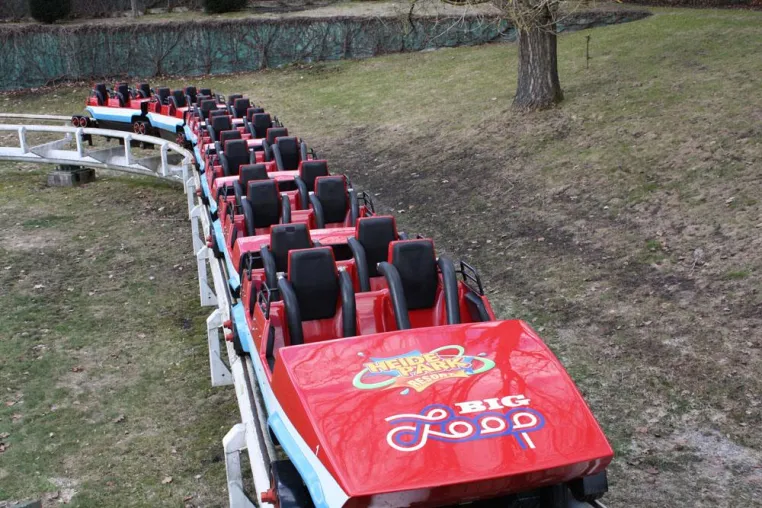 Bild: Erster Achterbahnzug auf eBay ‚Stars & Charity’