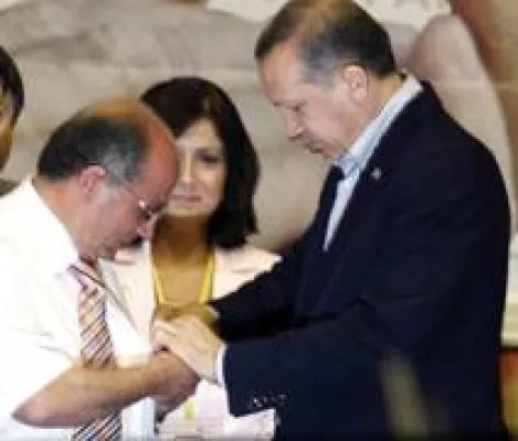 Bild: Deutsche Türkei Zeitung - Bürgermeister von Alanya jetzt bei der AKP