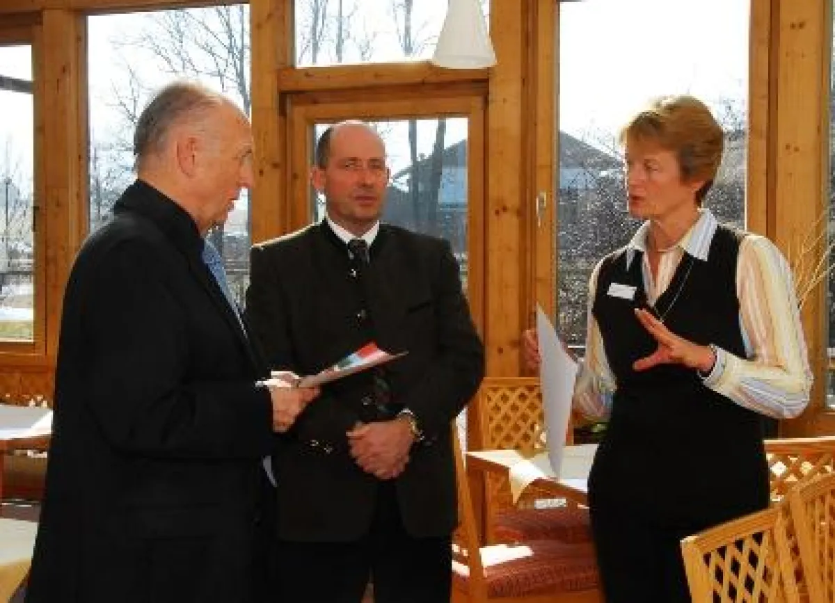 Dr. Max Gimple, Landrat, Hans Hofstetter, Bürgermeister Bad Endorf, Gabriele Hartl, Hotelleitung