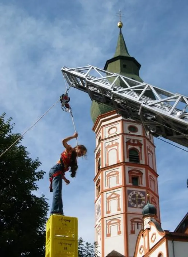 Tragelklettern gehört beim Familientag am Heiligen Berg einfach dazu