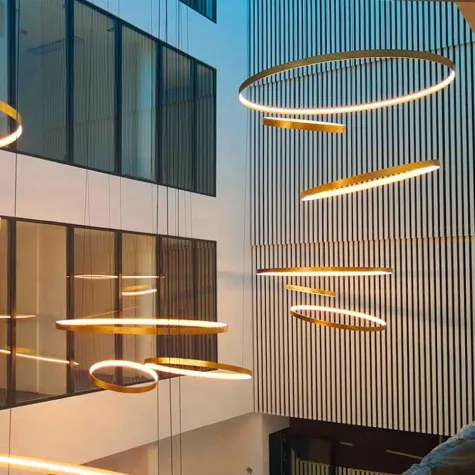 Bild: Design-Leuchten aus Bayern: s.LUCE pro Ring LED-Pendelleuchten