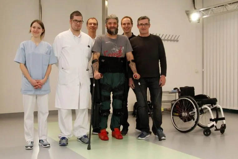 Rummelsberg: Querschnittpatient läuft nach 16 Jahren wieder Bild: Rummelsberg: Querschnittpatient läuft nach 16 Jahren wieder