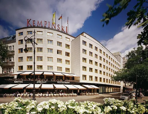 Wer zuerst bucht, wohnt zuerst: Kempinski Hotel Bristol Berlin mit sensationellem Geburtstagsangebot Bild: Wer zuerst bucht, wohnt zuerst: Kempinski Hotel Bristol Berlin mit sensationellem Geburtstagsangebot