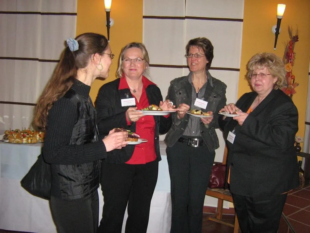 Get together am Buffet nach dem Vortrag: Unternehmerinnenabend in Cottbus