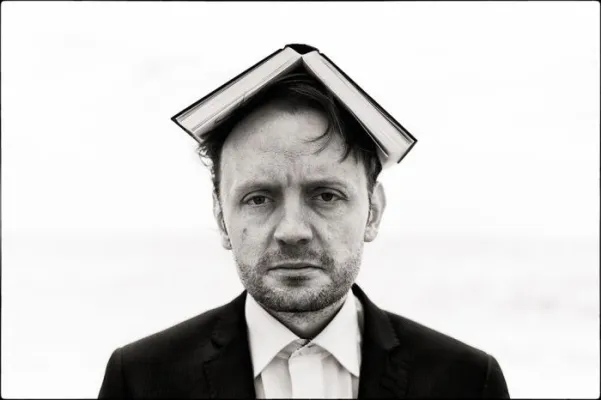 Bild: Vaterland ist abgebrannt – Der Szene-Autor Michael Schweßinger unterschreibt bei der Edition Subkultur