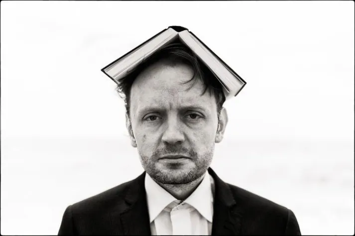 Bild: Vaterland ist abgebrannt – Der Szene-Autor Michael Schweßinger unterschreibt bei der Edition Subkultur