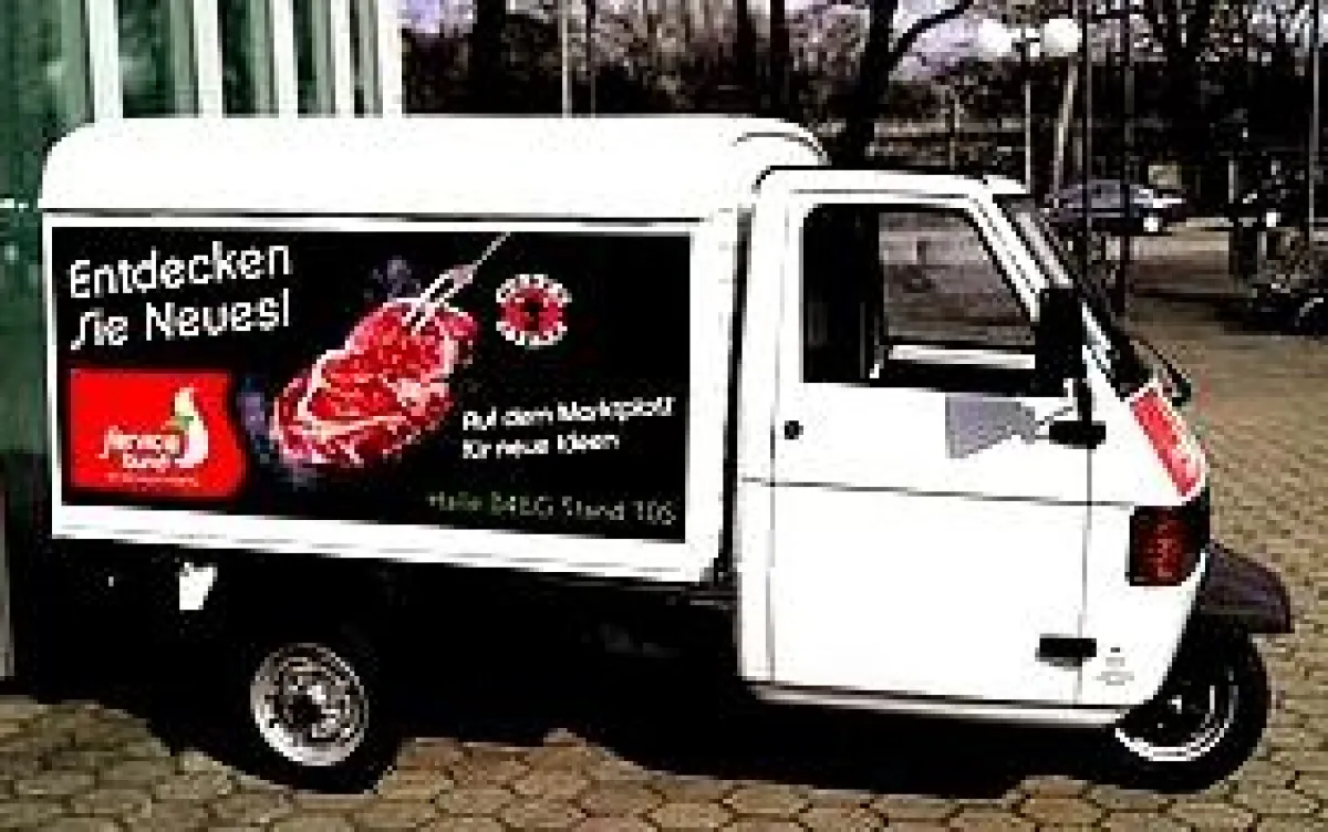 Köstlichkeiten vom Service-Bund werden angeliefert