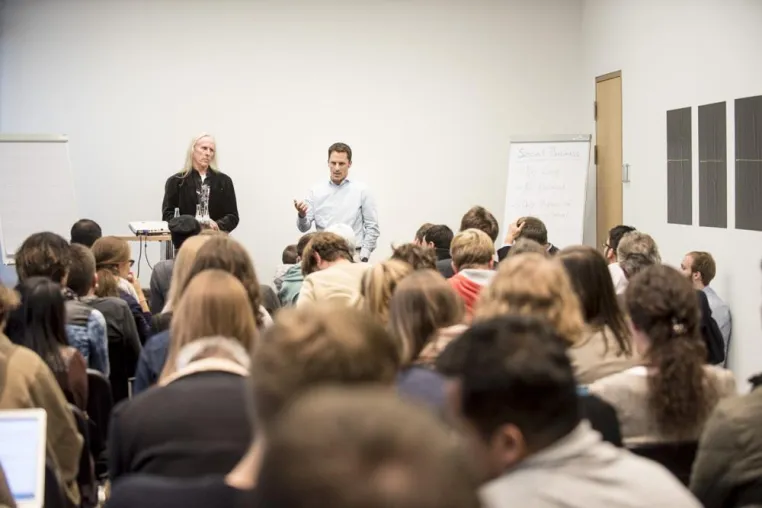 Bild: Öffentliche Ergebnispräsentation des Refugee Action Tank am 7. November 2015 in Berlin