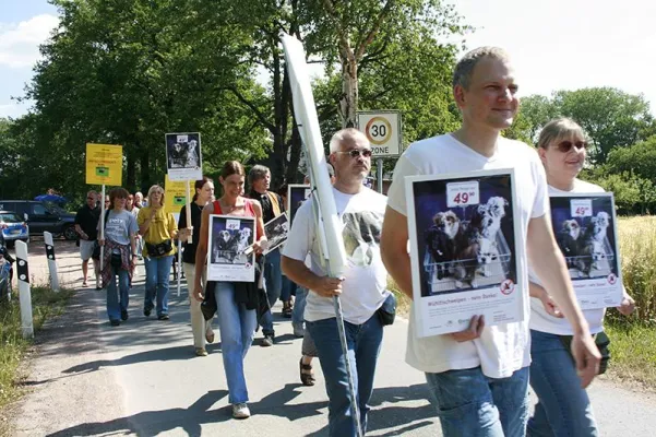 Bild: Wühltischwelpen - nein Danke! Demonstration gegen gewerblichen Welpenhandel