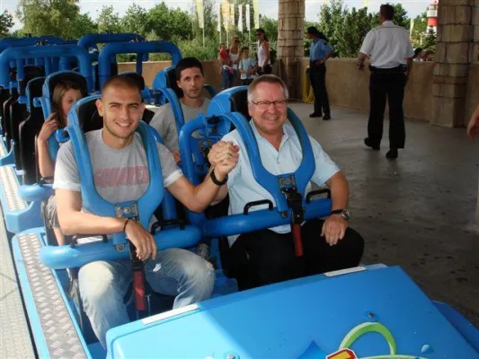 Bild: Mladen Petric fährt „Desert Race“- „Wahnsinnig“ -HSV-Torjäger besucht das Heide-Park Resort