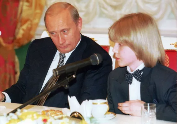 Bild: Bonner Autorin interviewte russischen Künstler über Putin-Treffen. Er soll Putin getäuscht haben.