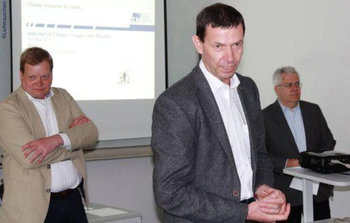 (Foto: Ralf Hasford) v.l.n.r.: Professor Frank Gillert, Gastgeber Jörg Fleischer und Clustersprecher