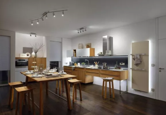 Bild: Tischkultur wird Wohnkultur – harmonische Ensemble in leichtem Massivholzdesign von Göhring