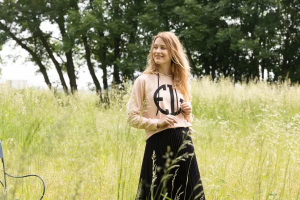 Bild: EVA LUTZ: Sommerkollektion 2022 exklusiv bei QVC | Komfortable Smartness