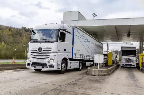 Bild: Fleetboard Logistics und Inform optimieren die Werksbelieferung im Mercedes-Benz-Werk Wörth