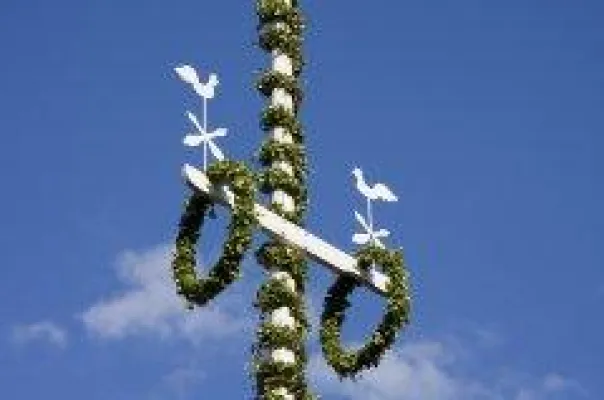 Bild: Den Beginn der „Weißen Nächte“ erleben: reise.com bietet Kurztrips zum Midsommer-Fest in Schweden an