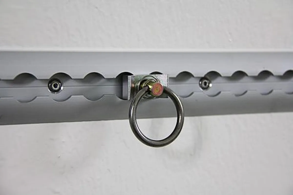 Lochleiste aus eloxiertem Aluminium