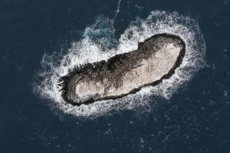 Unkartierte Insel demnächst auf Seekarten verzeichnet Bild: Unkartierte Insel demnächst auf Seekarten verzeichnet