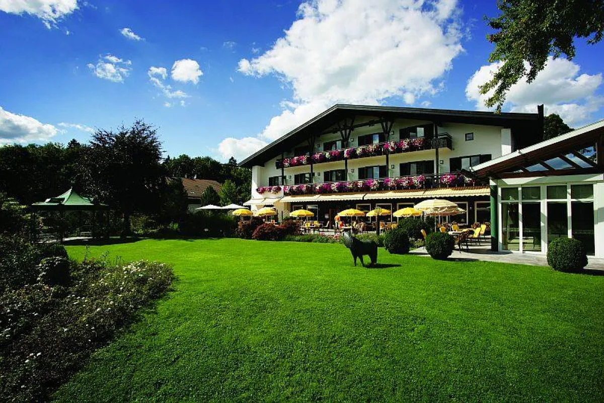Gartenansicht des Alpenhof Murnau. Bildnachweis: Alpenhof Murnau