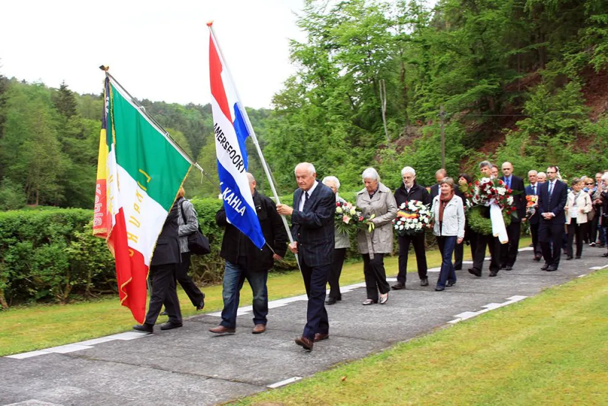 Gedenkfeier am Mahnmal im Leubengrund.