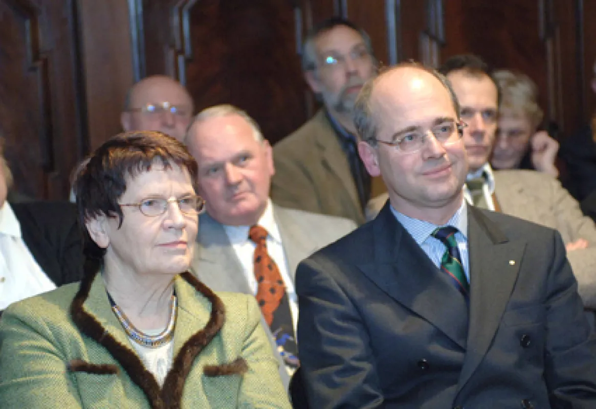 Frau Professorin Dr. Dr. h.c. mult. Rita Süssmuth und Herr Dr. Johann-Friedrich Huffmann bei der Verleihung des Frieling-Zeitzeugenpreises