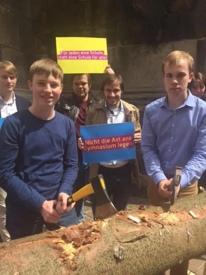 JuLis demonstrieren gegen das Schulgesetz in Niedersachsen