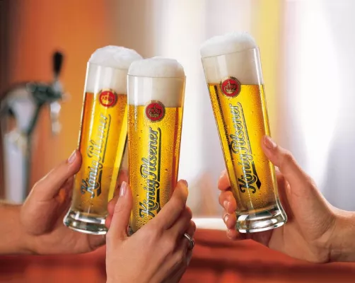 Bild: Kreativagentur AD&VISION stößt auf VKF-Etat von König Pilsener an