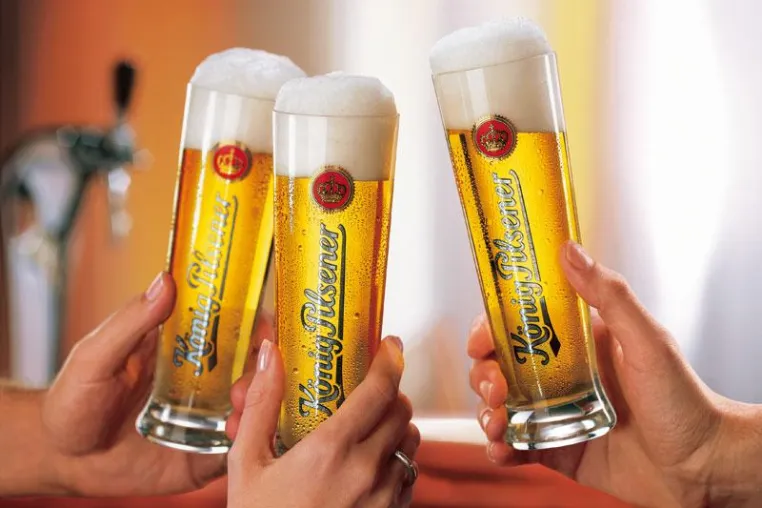 Bild: Kreativagentur AD&VISION stößt auf VKF-Etat von König Pilsener an