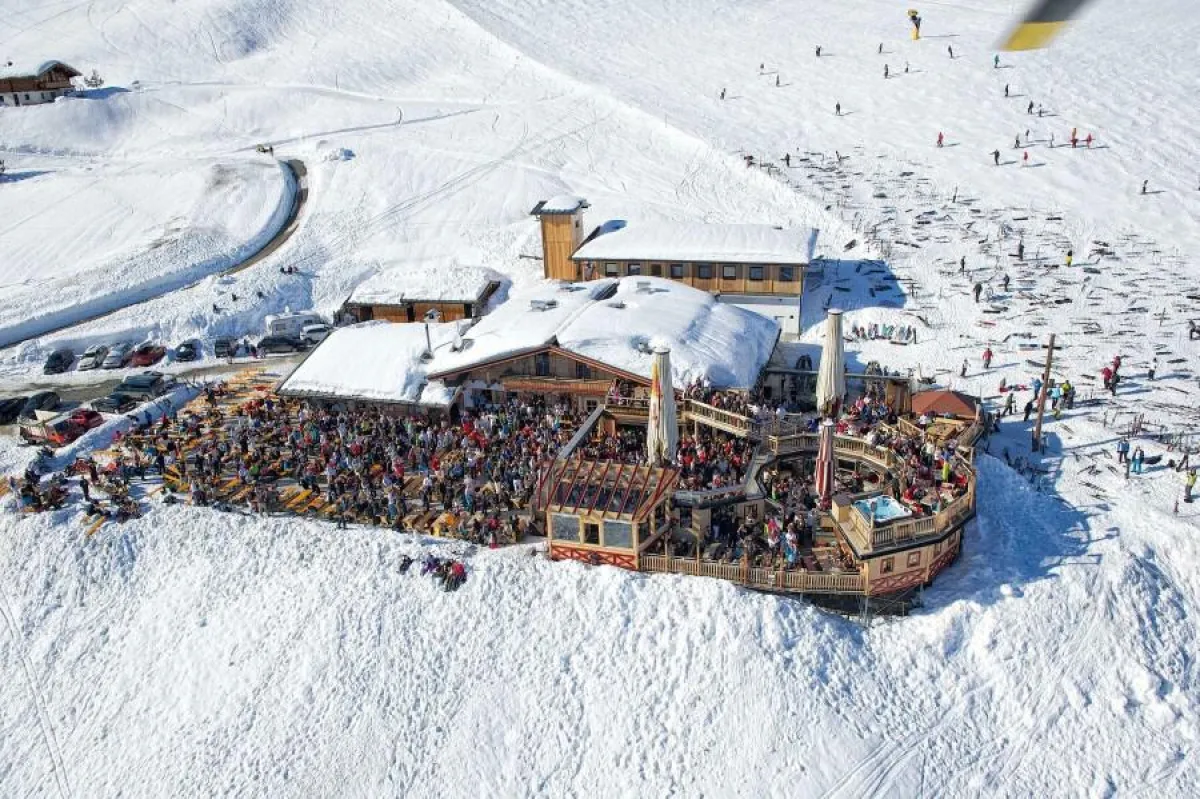 Die schöne Walleggalm zählt mit zu den vielen Partystationen der Ballermann® Radio Wintertour.