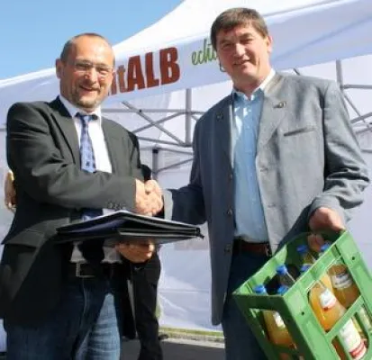 Burkhardt Fruchtsäfte bekommt Streuobst aus dem Biosphärengebiet Schwäbische Alb geliefert Bild: Burkhardt Fruchtsäfte bekommt Streuobst aus dem Biosphärengebiet Schwäbische Alb geliefert