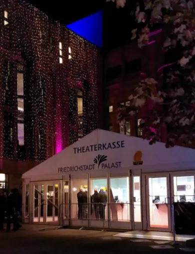 Kassenzelt für den Palast - Losberger Zelteinheit vor dem Berliner FriedrichstadtPalast Bild: Kassenzelt für den Palast - Losberger Zelteinheit vor dem Berliner FriedrichstadtPalast