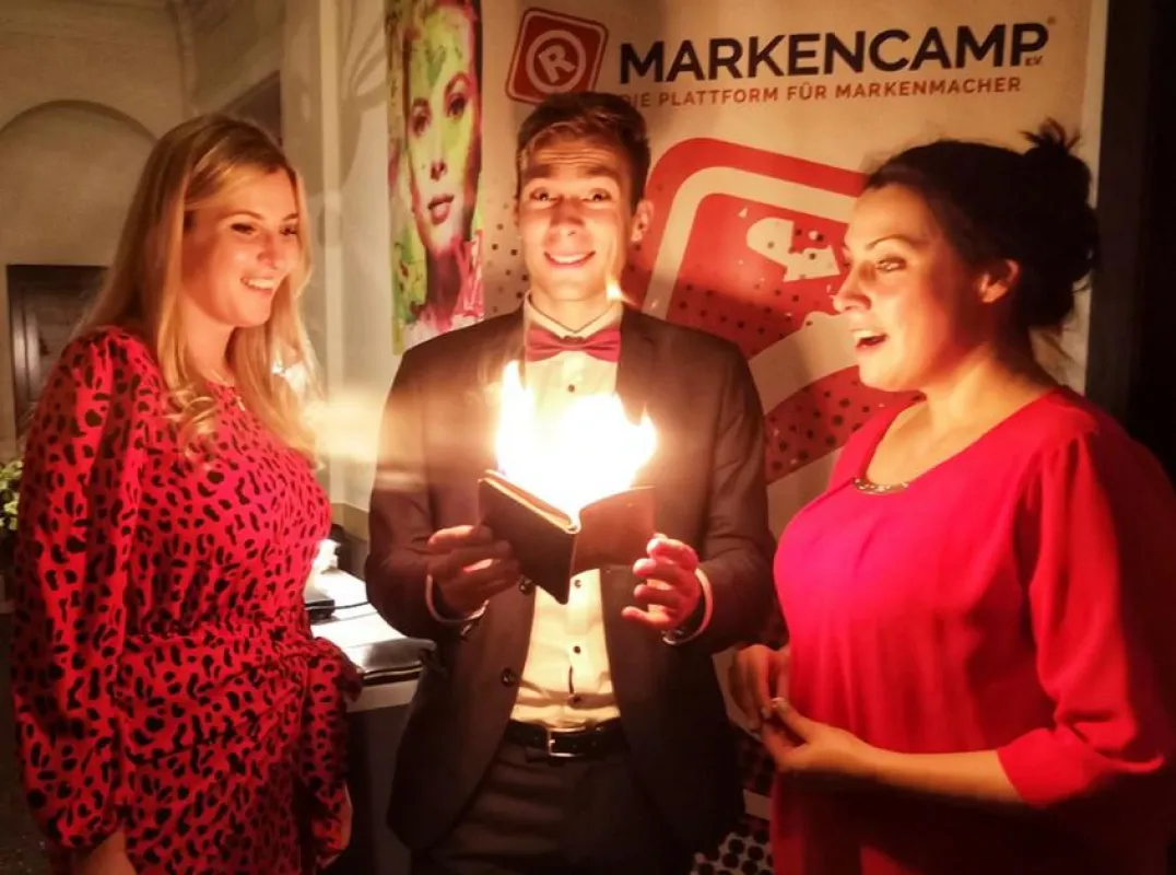 Jannik Görtz (Mitte) begeistert auf dem Markencamp